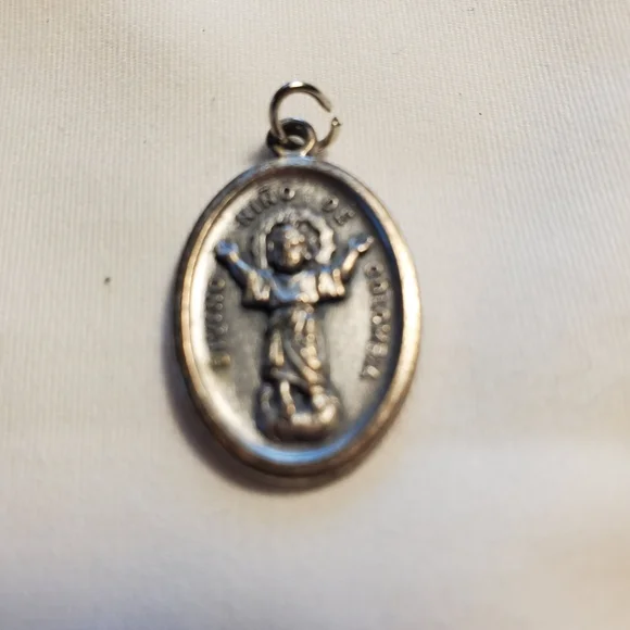 Vintage Catholic Divino Nino De Colombia Spanish yo Reinare Medal - Picture 2 of 3
